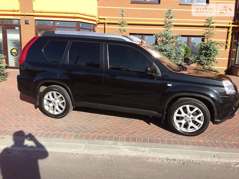 Позашляховик / Кросовер Nissan X-Trail 2011 в Вишневому фото 2 Позашляховик / Кросовер Nissan X-Trail 2011 в Вишневому