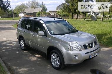Позашляховик / Кросовер Nissan X-Trail 2010 в 
