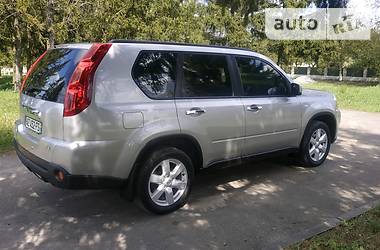 Позашляховик / Кросовер Nissan X-Trail 2010 в 