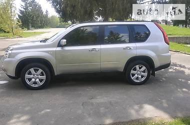 Позашляховик / Кросовер Nissan X-Trail 2010 в 