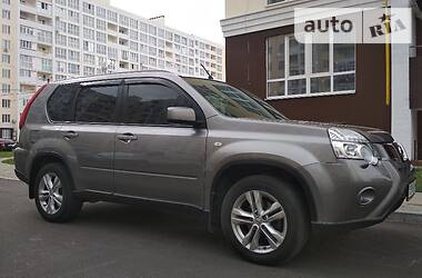 Позашляховик / Кросовер Nissan X-Trail 2012 в 