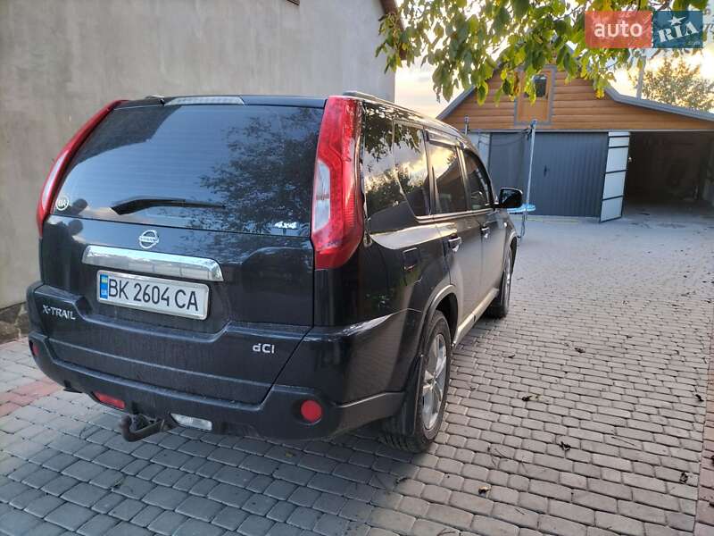 Позашляховик / Кросовер Nissan X-Trail 2011 в Млиніві
