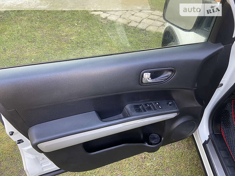 Внедорожник / Кроссовер Nissan X-Trail 2010 в Богородчанах