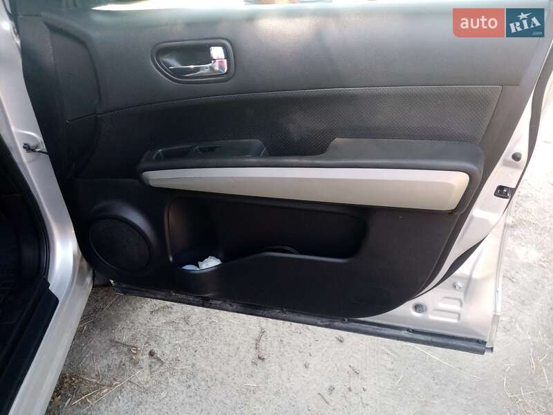 Позашляховик / Кросовер Nissan X-Trail 2011 в Звягелі