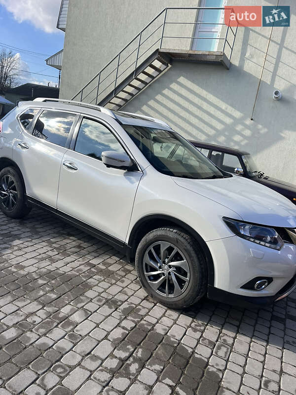 Внедорожник / Кроссовер Nissan X-Trail 2017 в Дунаевцах