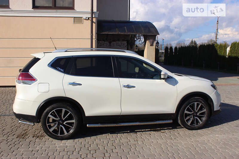 Позашляховик / Кросовер Nissan X-Trail 2015 в Дунаївцях