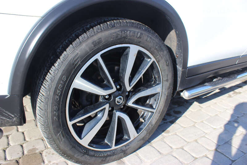 Позашляховик / Кросовер Nissan X-Trail 2015 в Дунаївцях