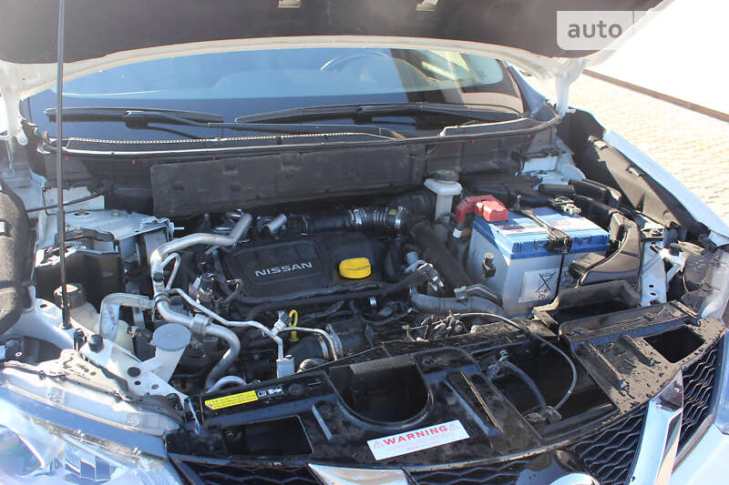 Позашляховик / Кросовер Nissan X-Trail 2015 в Дунаївцях