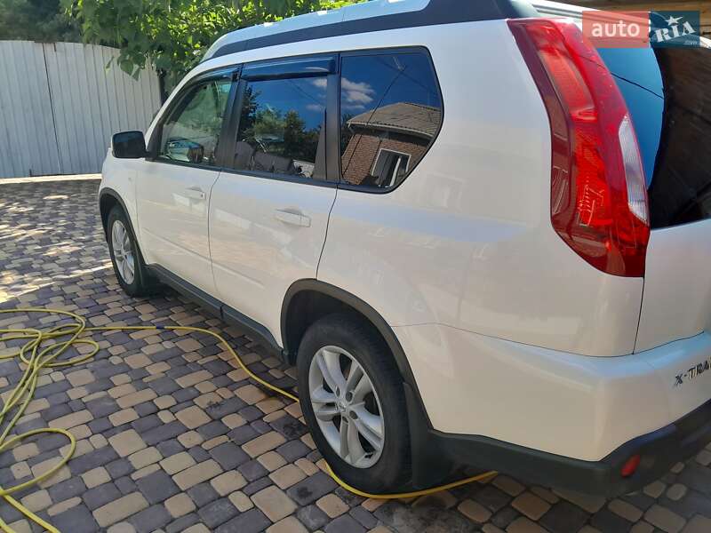 Внедорожник / Кроссовер Nissan X-Trail 2013 в Глухове
