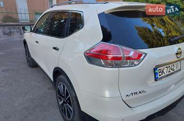 Внедорожник / Кроссовер Nissan X-Trail 2016 в Дубно