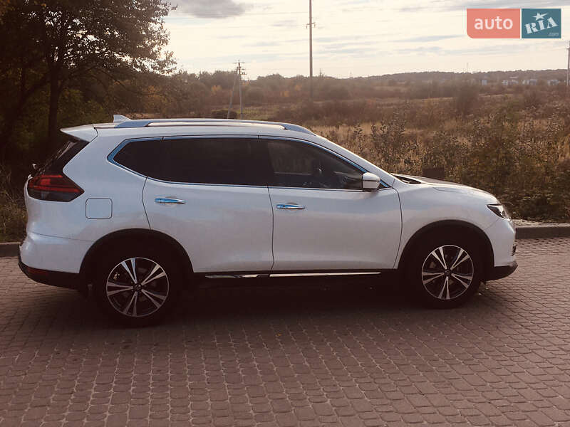 Внедорожник / Кроссовер Nissan X-Trail 2017 в Львове