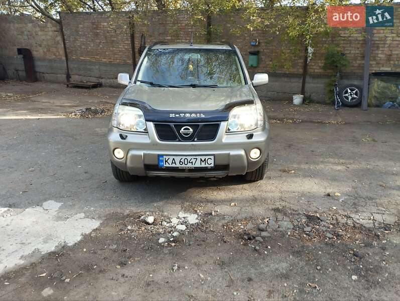 Внедорожник / Кроссовер Nissan X-Trail 2003 в 