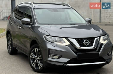 Внедорожник / Кроссовер Nissan X-Trail 2017 в 