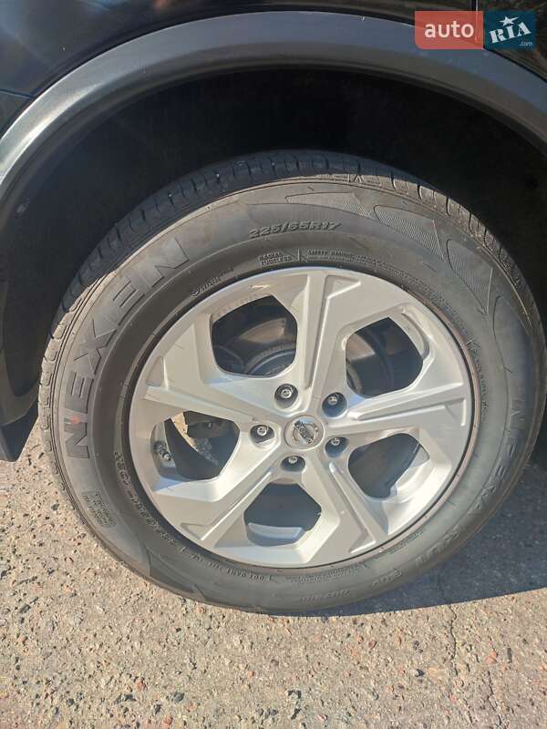 Позашляховик / Кросовер Nissan X-Trail 2014 в Десні