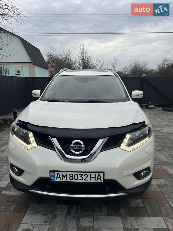 Внедорожник / Кроссовер Nissan X-Trail 2014 в 
