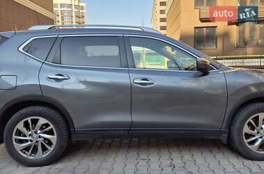 Внедорожник / Кроссовер Nissan X-Trail 2017 в Софиевской Борщаговке