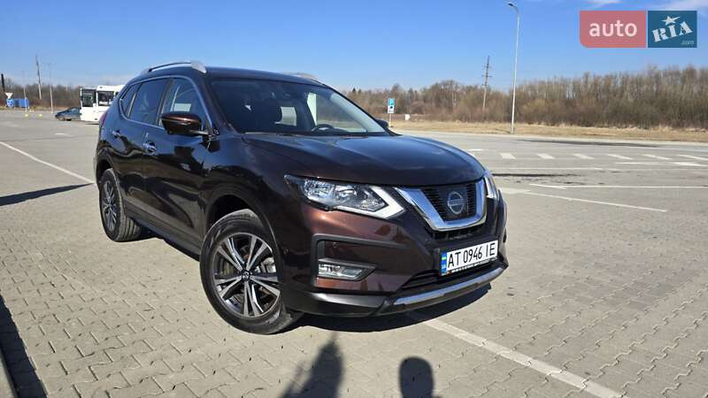 Внедорожник / Кроссовер Nissan X-Trail 2018 в 