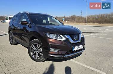 Внедорожник / Кроссовер Nissan X-Trail 2018 в 