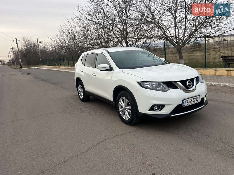 Внедорожник / Кроссовер Nissan X-Trail 2016 в 