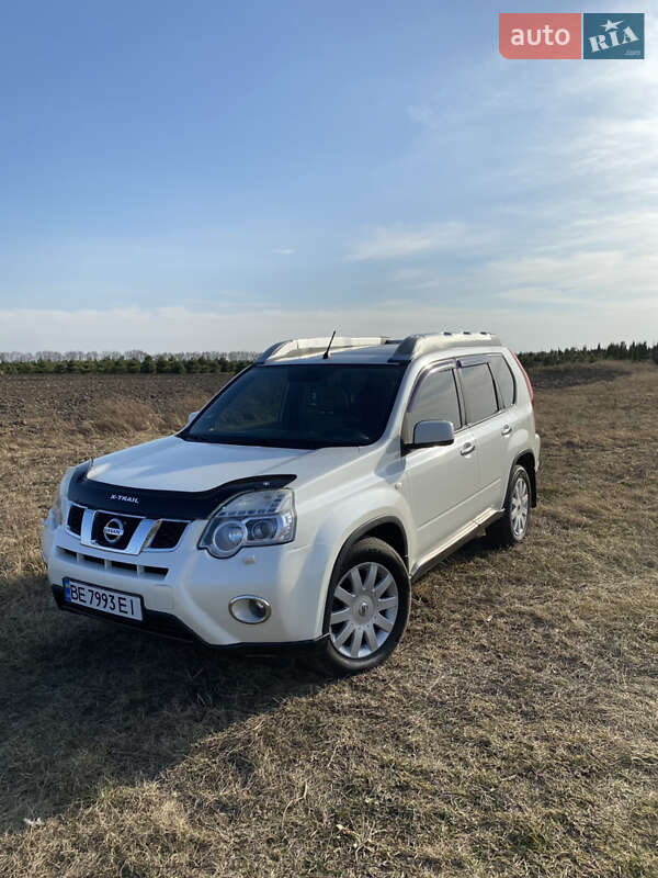 Позашляховик / Кросовер Nissan X-Trail 2012 в 
