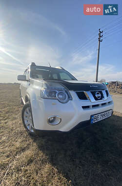 Позашляховик / Кросовер Nissan X-Trail 2012 в 