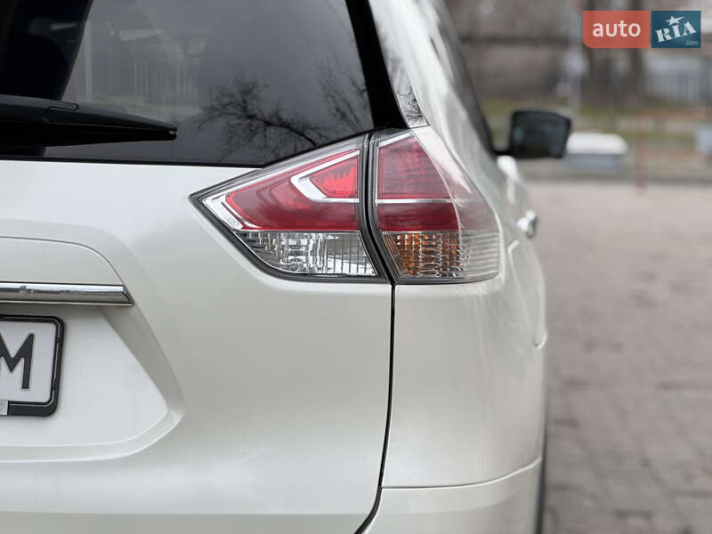 Позашляховик / Кросовер Nissan X-Trail 2017 в Дніпрі