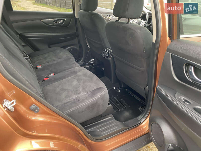 Внедорожник / Кроссовер Nissan X-Trail 2016 в Калуше