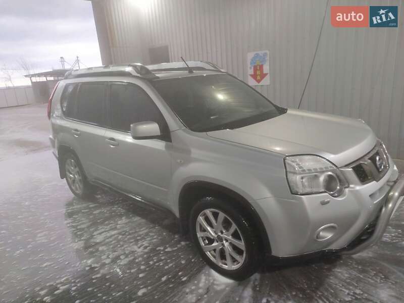 Внедорожник / Кроссовер Nissan X-Trail 2013 в Баре