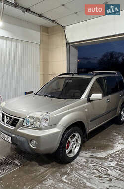 Позашляховик / Кросовер Nissan X-Trail 2003 в 