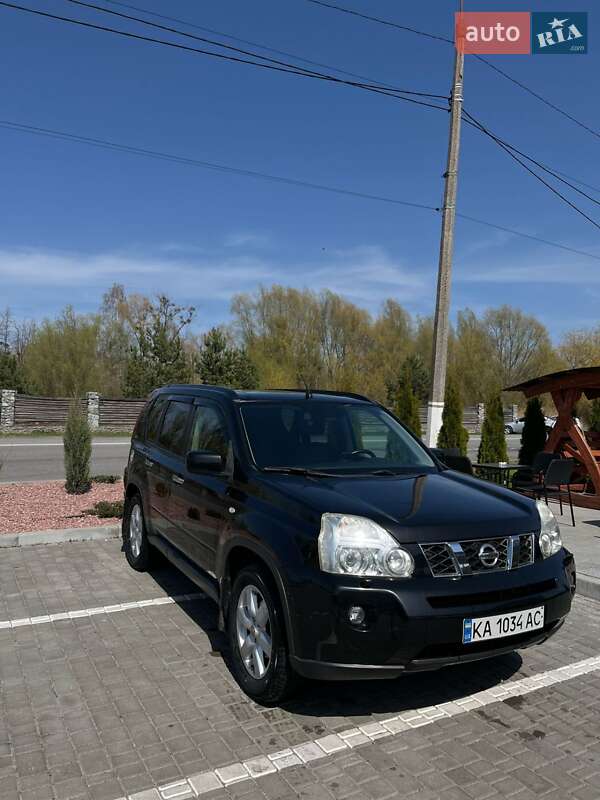Внедорожник / Кроссовер Nissan X-Trail 2010 в 