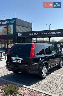 Внедорожник / Кроссовер Nissan X-Trail 2010 в 