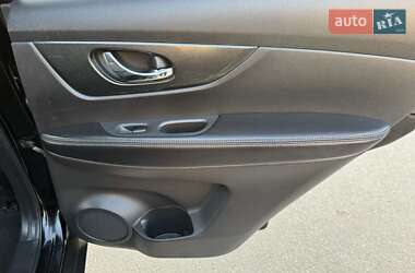 Внедорожник / Кроссовер Nissan X-Trail 2015 в 