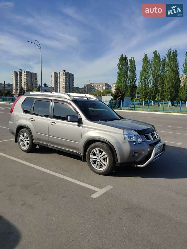 Внедорожник / Кроссовер Nissan X-Trail 2013 в 