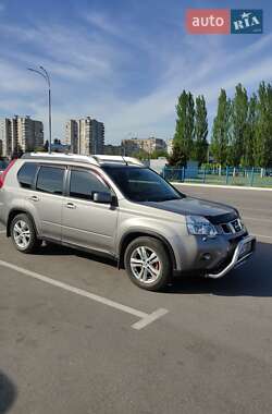 Внедорожник / Кроссовер Nissan X-Trail 2013 в 