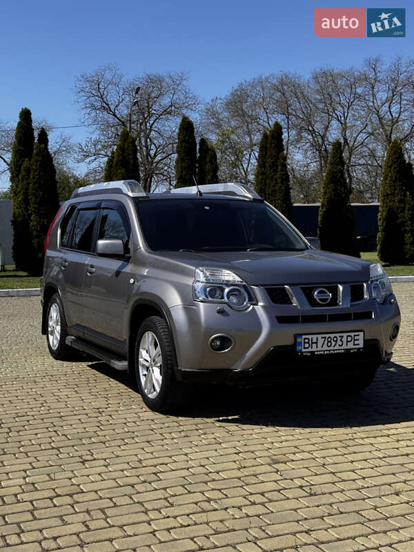 Позашляховик / Кросовер Nissan X-Trail 2011 в 