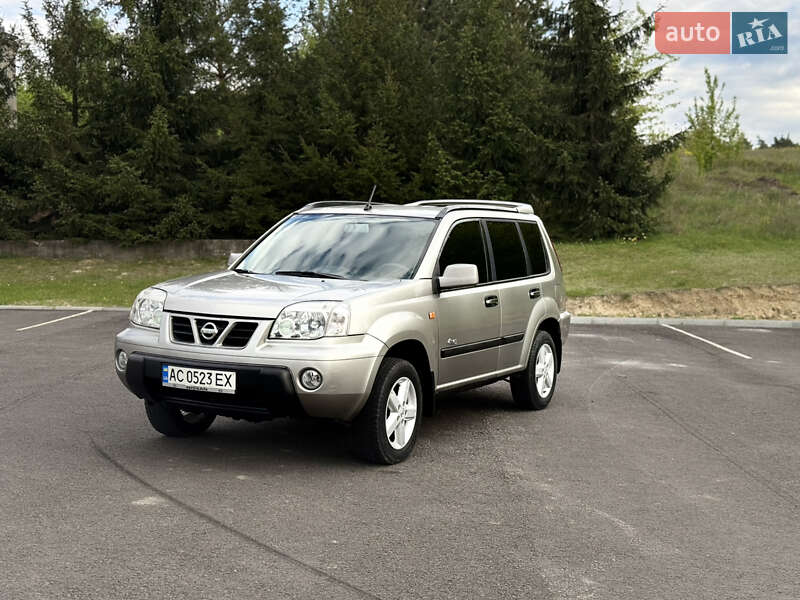 Внедорожник / Кроссовер Nissan X-Trail 2003 в 