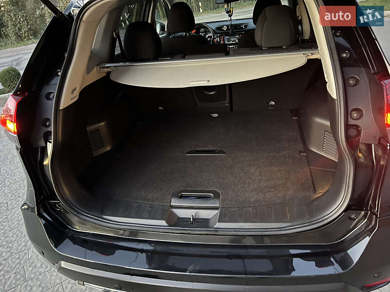Внедорожник / Кроссовер Nissan X-Trail 2017 в Львове