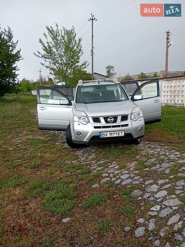 Позашляховик / Кросовер Nissan X-Trail 2011 в 