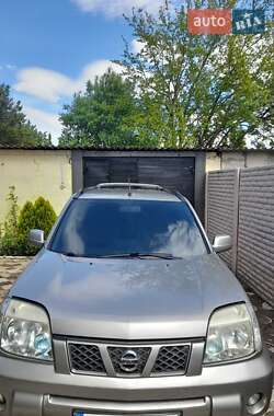 Позашляховик / Кросовер Nissan X-Trail 2004 в 