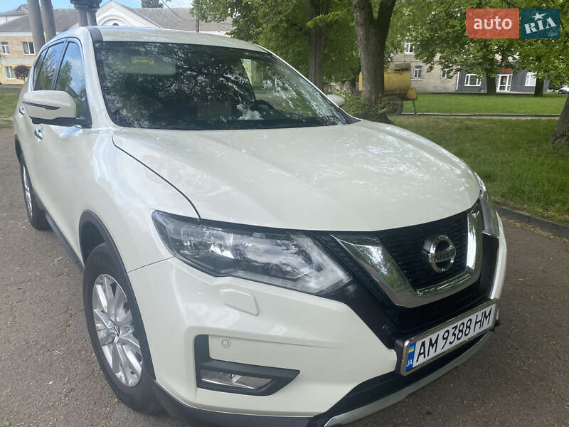 Позашляховик / Кросовер Nissan X-Trail 2017 в Коростишеві