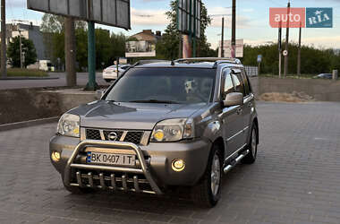 Позашляховик / Кросовер Nissan X-Trail 2004 в Рівному