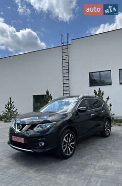 Внедорожник / Кроссовер Nissan X-Trail 2017 в Луцке
