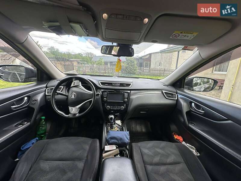 Позашляховик / Кросовер Nissan X-Trail 2015 в Жовкві