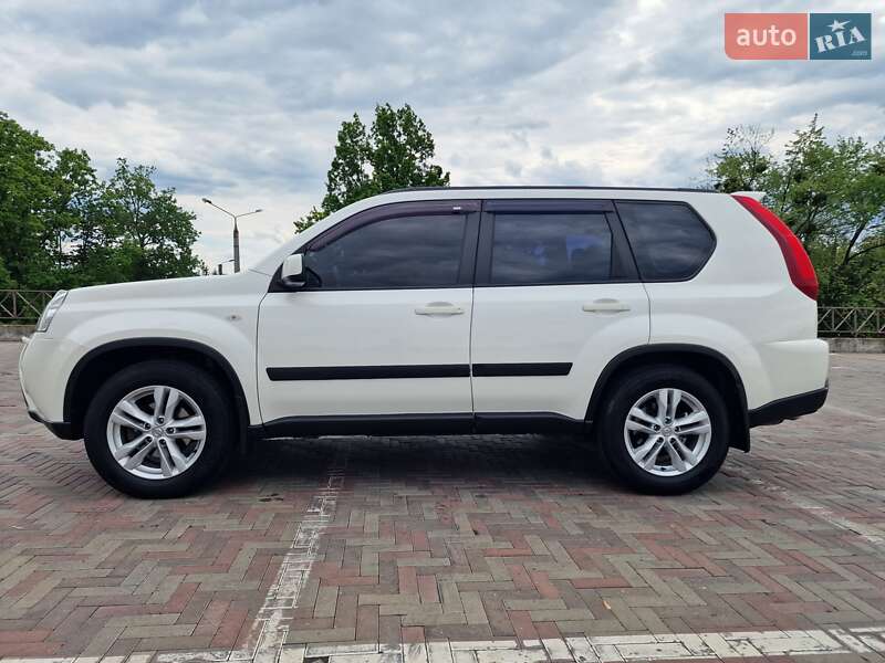 Внедорожник / Кроссовер Nissan X-Trail 2012 в 
