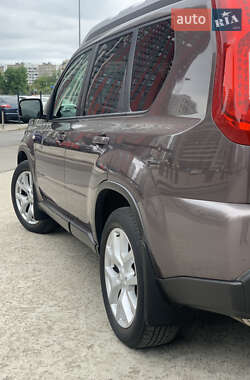 Позашляховик / Кросовер Nissan X-Trail 2011 в 