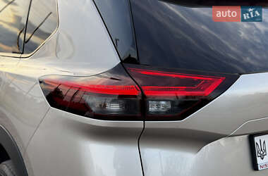 Позашляховик / Кросовер Nissan X-Trail 2024 в 