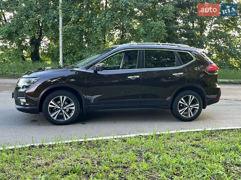 Внедорожник / Кроссовер Nissan X-Trail 2017 в 