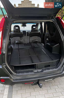 Внедорожник / Кроссовер Nissan X-Trail 2010 в 
