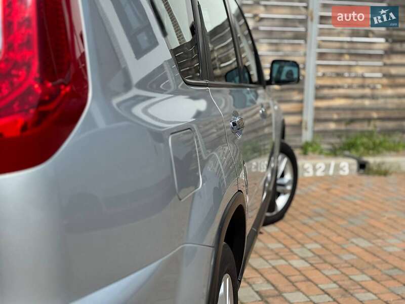 Позашляховик / Кросовер Nissan X-Trail 2011 в Києві