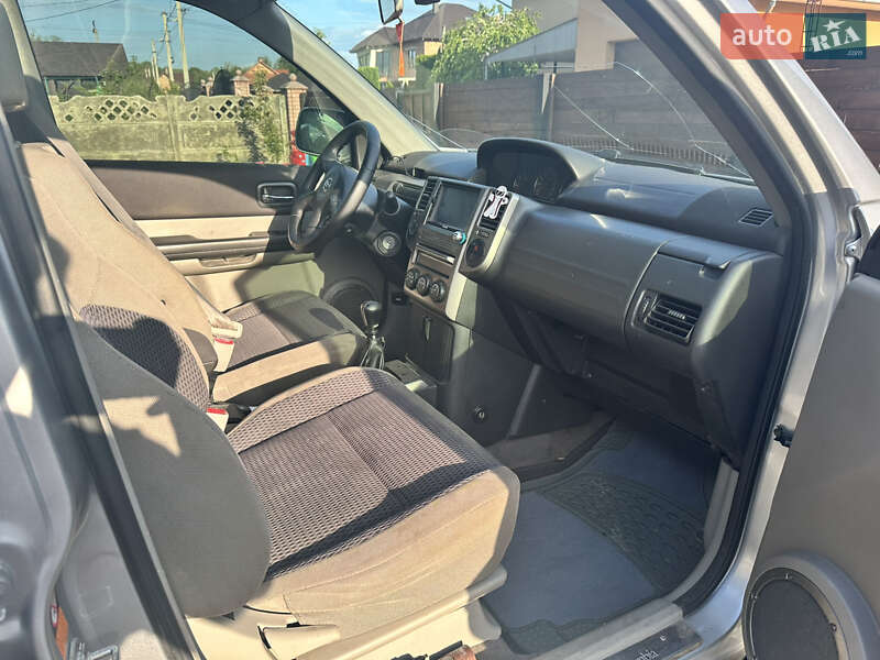 Позашляховик / Кросовер Nissan X-Trail 2006 в Чернівцях
